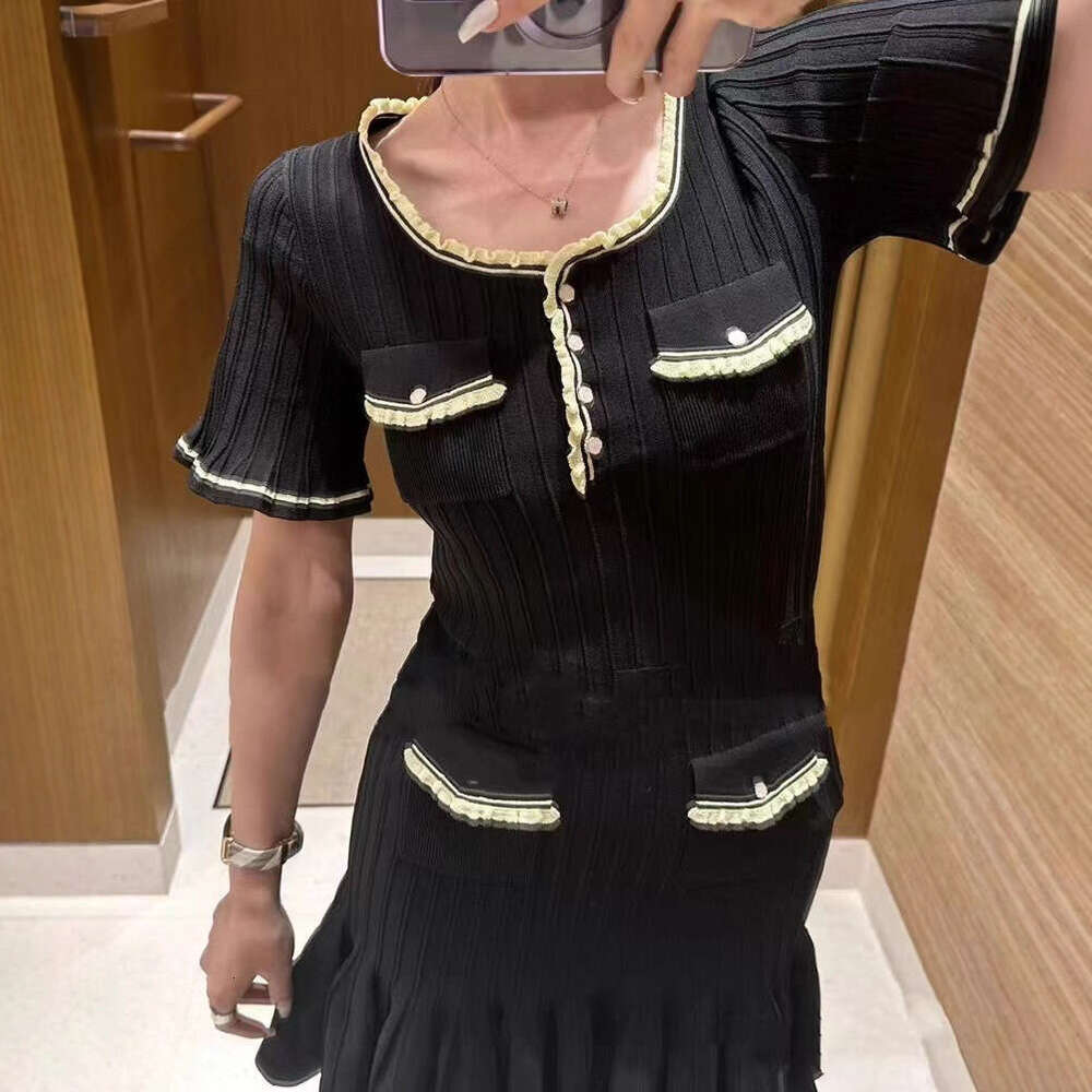 2026 French elegant designer spring new color blocked pleated short mermaid dress