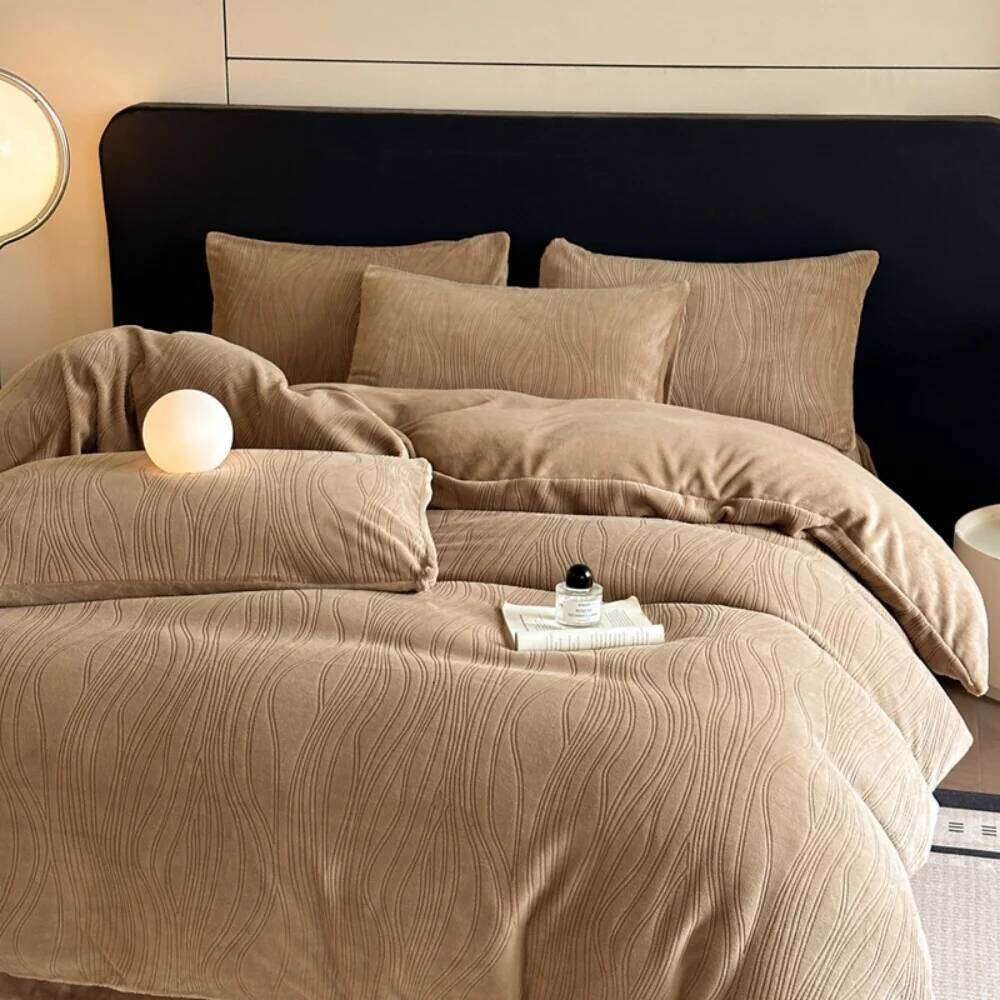 Solid Color Light Luxury Carved Milk Velvet Bedding Thicken Winter Comforter Duvet Cover Bed Sheet Pillowcase Four-Piece Set Y260124