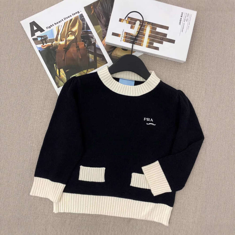 2026 Spring/Summer New French Top Fashion Celebrity Same Black and White Contrast Short Knitted Hoodie