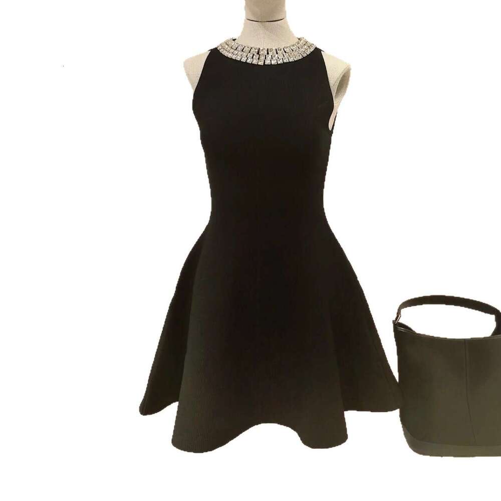 French Elegance 2026 Autumn New Social Style Water Diamond Round Neck Knitted Sleeveless Waist Small Black Dress