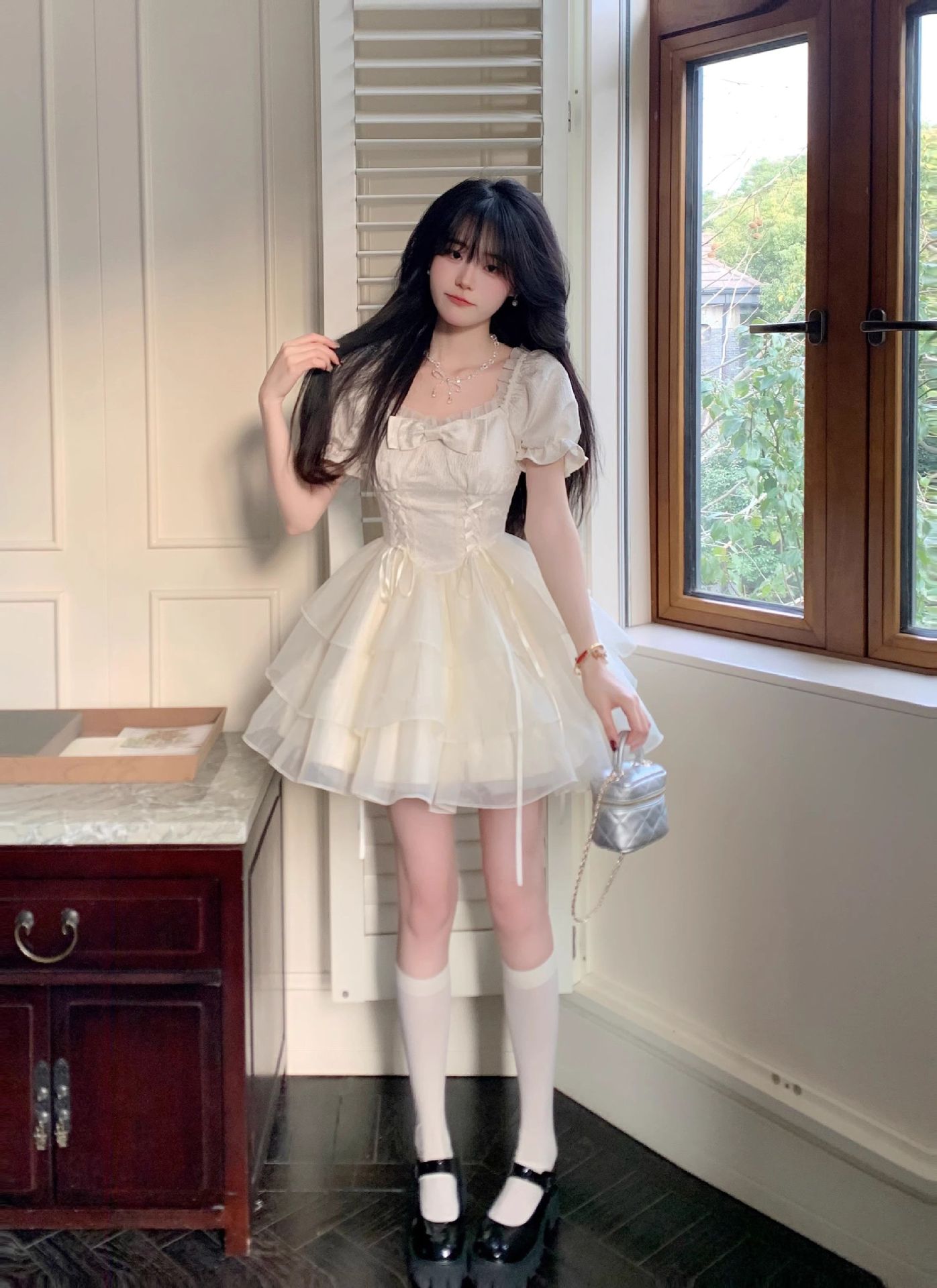 Summer French retro high-end square neck bow bubble sleeve dress women slim fit Lolita short sleeved fashionable dress party casual Korean dress