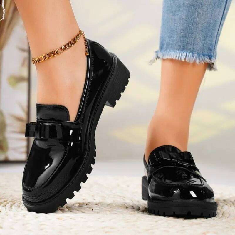 Luxury European and American Leather Autumn New Outdoor Leisure Fashion Lacquer Retro Versatile Women's Shoes Loafers