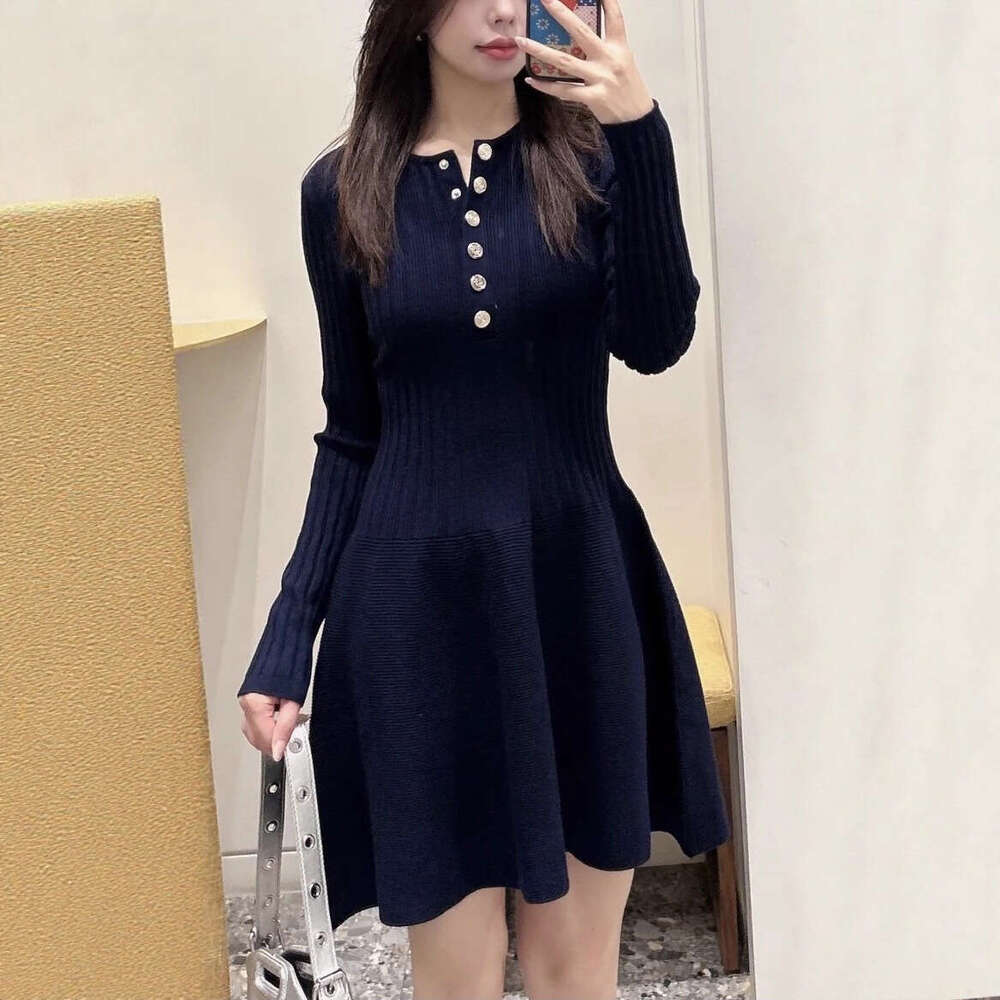 French Elegance 2026 Autumn/Winter New Fashion Round Neck Long Sleeve Knitted Dress Short Umbrella Skirt for Women