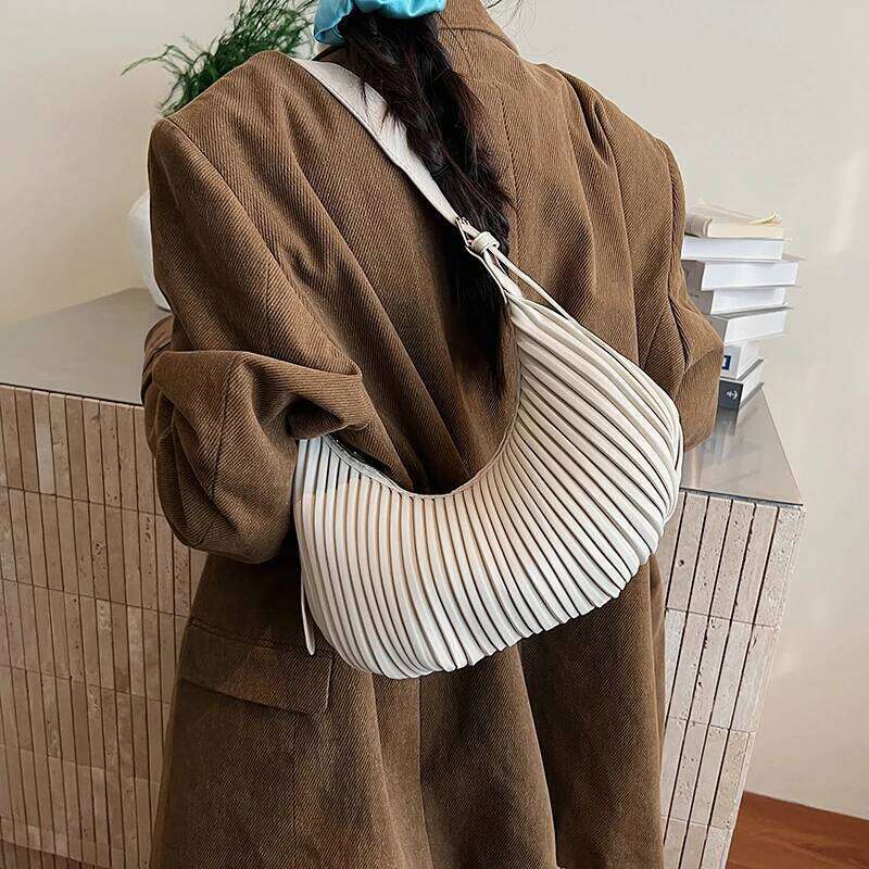 High-End Niche Pleated Crescent Underarm 2025 Autumn and Winter Casual Versatile Single Shoulder Crossbody Bag 521-7056 XJ260125