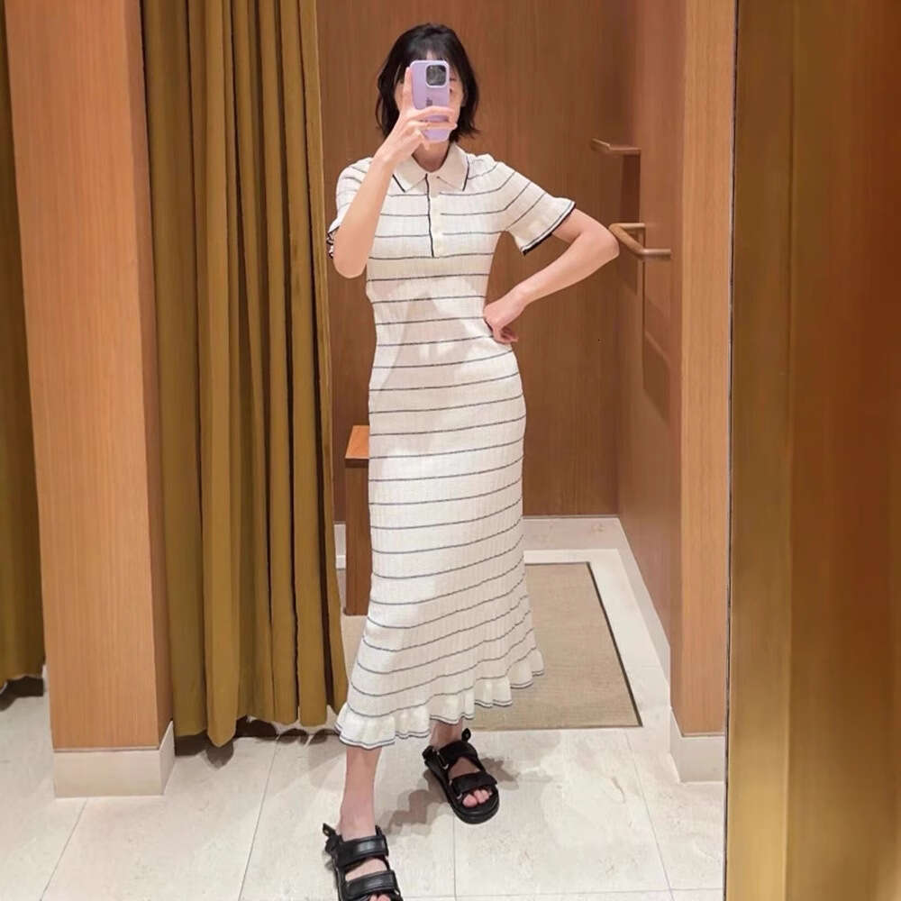 Spring/Summer 2026 New French Elegant Style Small perfume Stripe Color Block Pleated Collar Slim Knit Dress