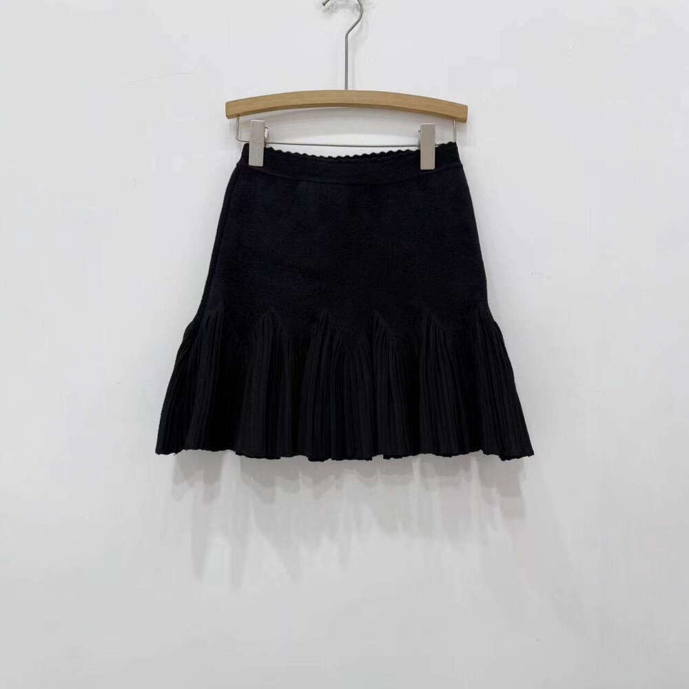 2025 Autumn/Winter New Designer Fashion Black Suede Lace Hem Knitted Tank Top Skirt Set