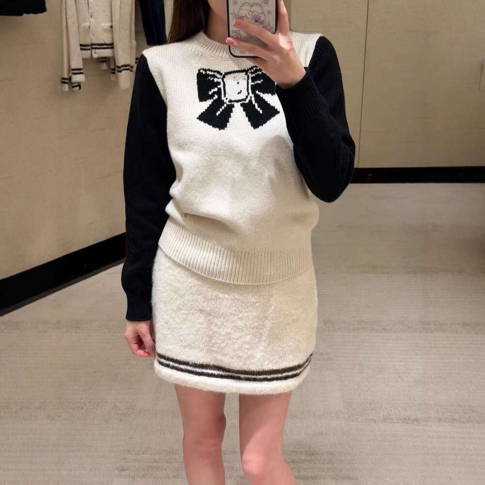 2026 Designer Autumn/Winter New Home Bow Knitted Rich Women's Style Sweater Social Top