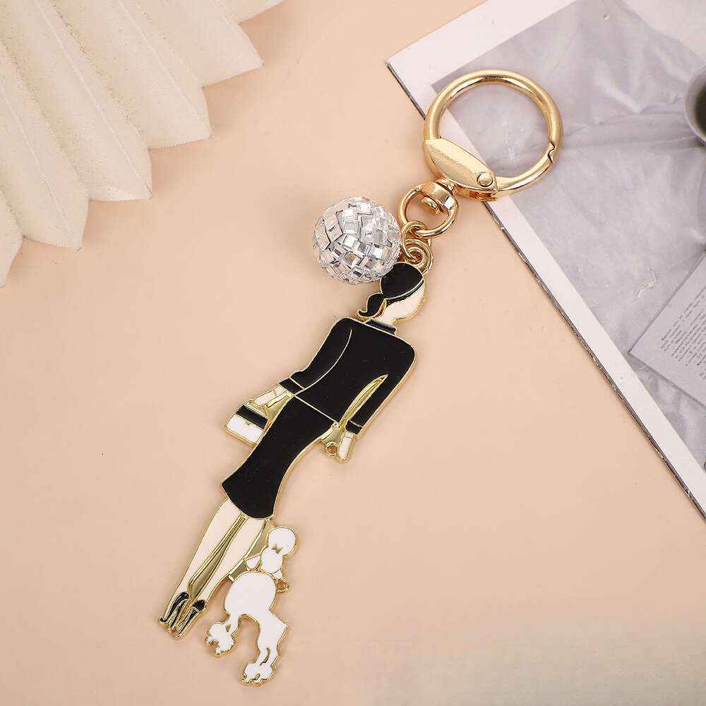 Alloy keychain pendant Women's pearl accessory A versatile and error-proof fashion item