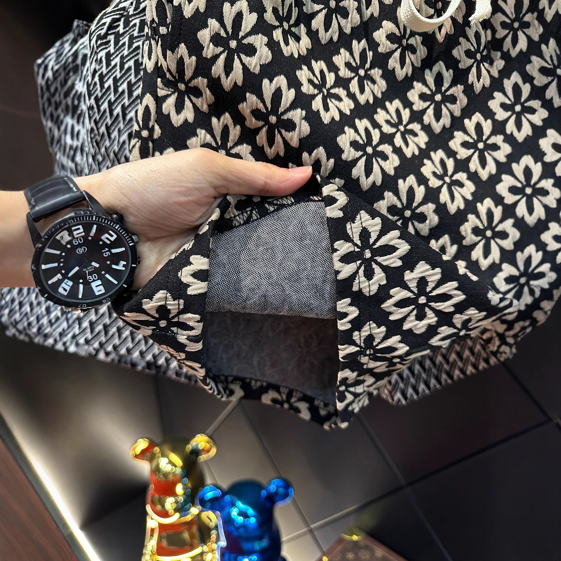 Designer Clothes Light Luxury Trendy Brand Men's Shorts Summer Luxury Brand New Loose Four-Quarter Beach Shorts Retro Five-Quarter Shorts Casual 