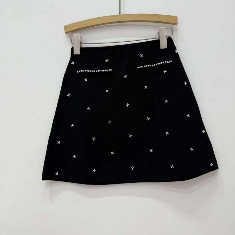 2026 Spring New French Designer Niche Style High Waist Knitted Short Skirt Beaded Edge Tank Top Set