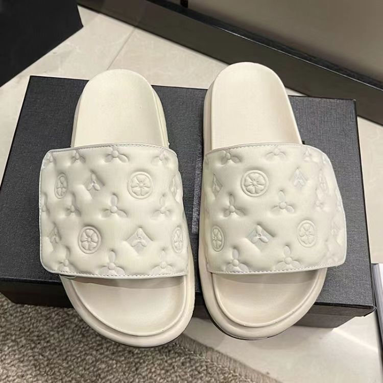 New hot free shipping slippers for womens flat slippers black white rose red green Fashionable and versatile outdoor beach slippers