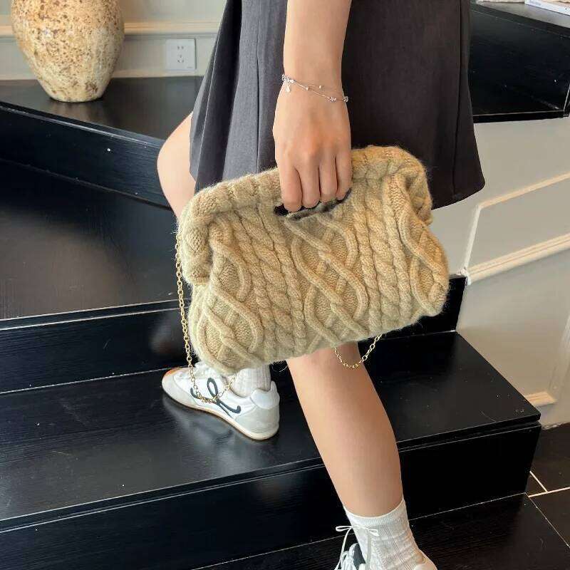Versatile Chain Crossbody Winter Women Shoulder Knitted Clamp Mouth Clutch Bag Fashion Shell Handbag XJ260125