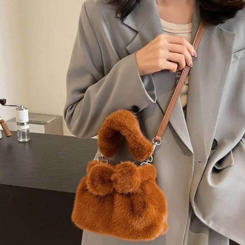 Women Plush Crossbody New Fashionable Stylish Versatile Handbag Leisure Solid Color Hairy Single Shoulder Underarm Bag XJ260125