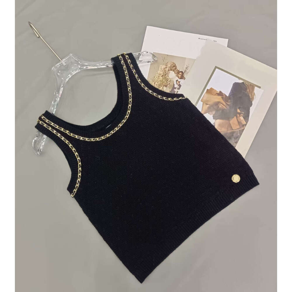 Early autumn new sleeveless knitted vest high-end black and white top celebrity style fashionable women's pullover