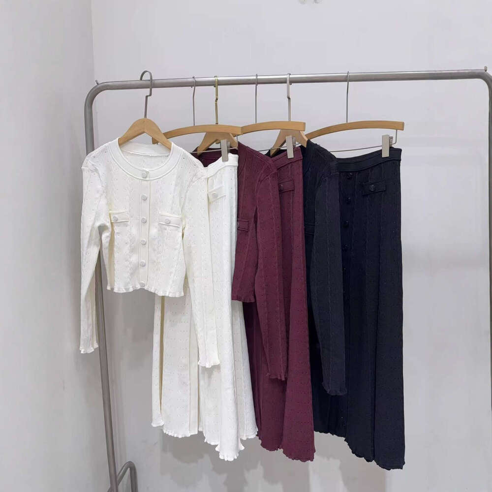 2026 autumn and winter French elegant small fragrance jacquard single breasted slim fit long sleeved knitted women's cardigan