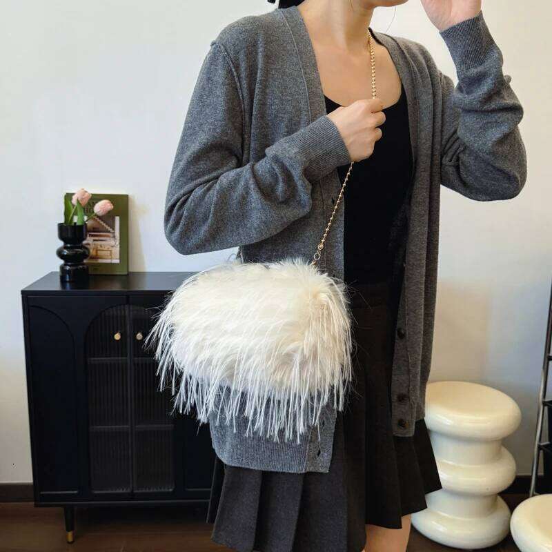 Ladies Handbag for Wedding Elegant Fashion Accessory Winter Soft Plush Crossbody Bag Luxury Versatile fake fur lady Clutches XJ260125