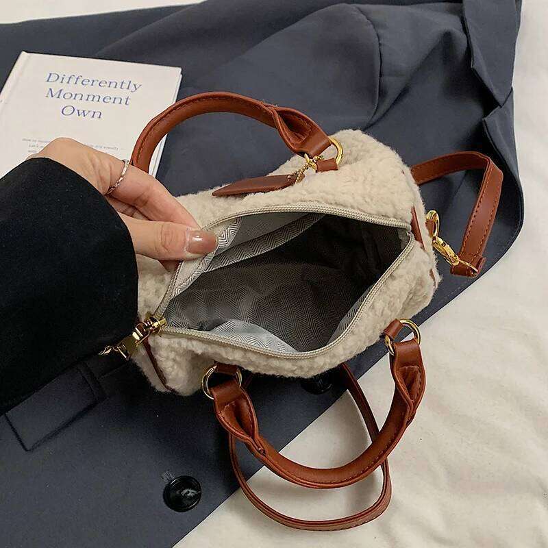 Beige Faux Fur 2024 Winter Women Warm Fluffy Lamb Woolen Shoulder Bag Lady Versatile Small Crossbody Handbag Coffee XJ260125