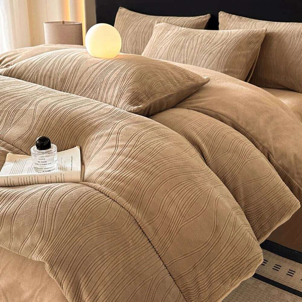 Solid Color Light Luxury Carved Milk Velvet Bedding Thicken Winter Comforter Duvet Cover Bed Sheet Pillowcase Four-Piece Set Y260124