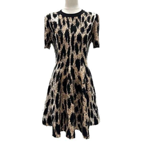 2026 autumn new designer multifunctional leopard print jacquard short sleeved A-line knitted women's dress for children