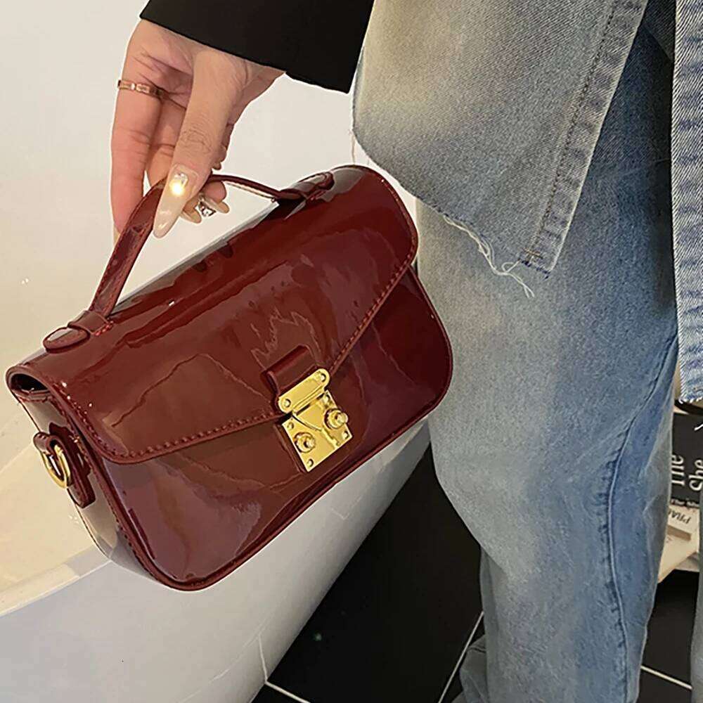 Luxury Burgundy Square Shoulder Bags for Women Trendy Patent Leather Small Flap Crossbody Bag Top-Handle Lock Buckle Handbags XJ260125