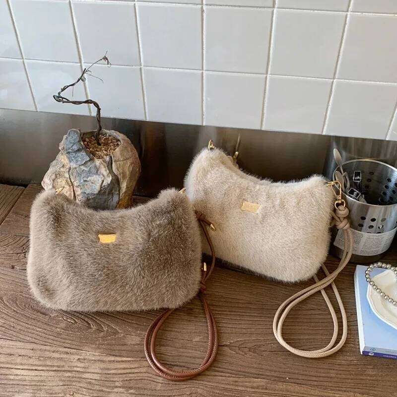 Korean Soft Plush Crossbody Bags for Women 2025 Winter Warm Latest Luxury Designer Handbags Casual Street Shoulder Hobo Bag Lady XJ260125