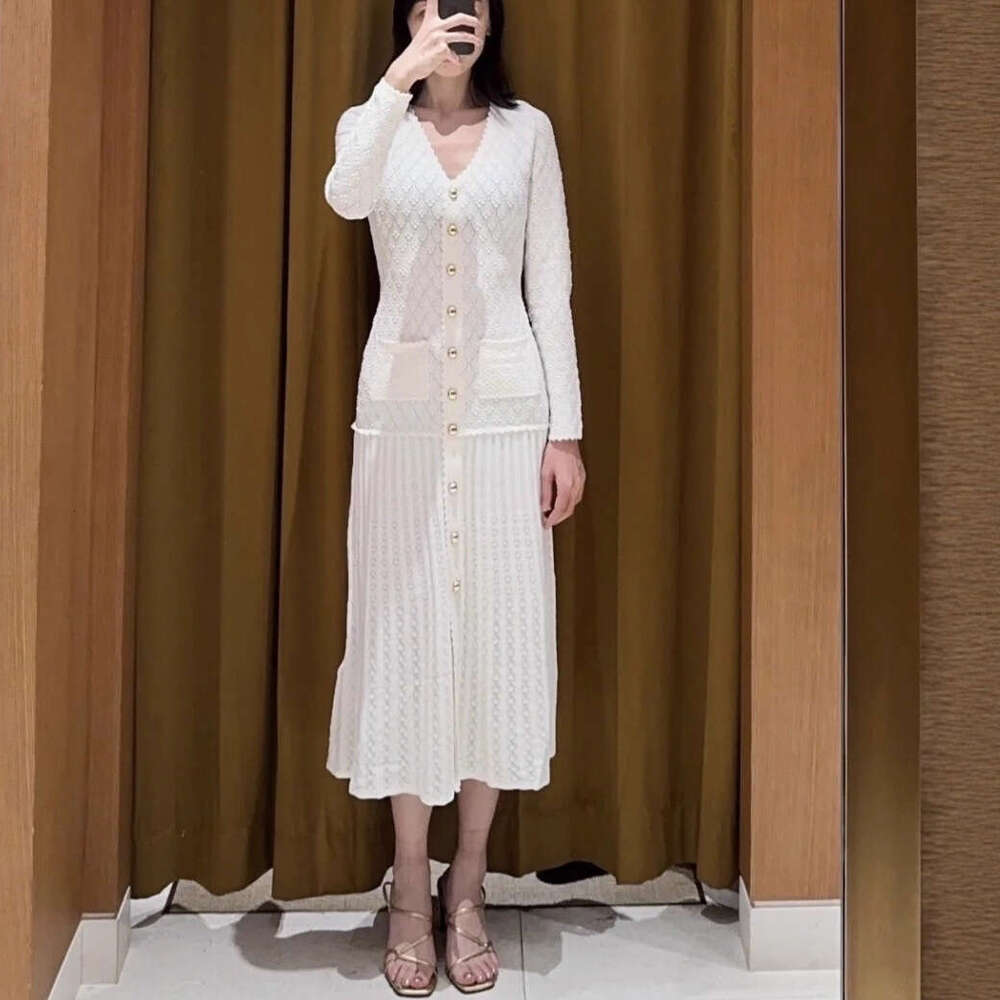 2026 Summer French Designer Elegant Small Fragrant Crochet Hollow V-neck Women's Knitted Dress