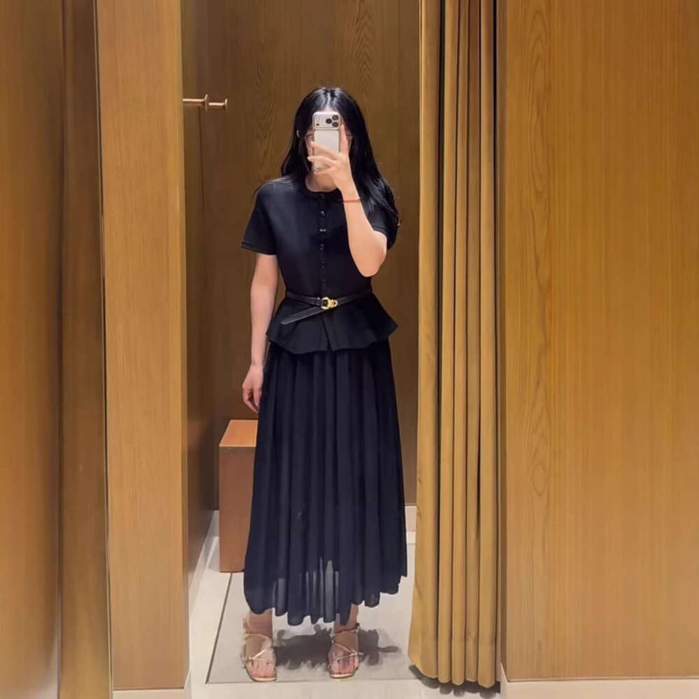 French Elegance 2026 Spring Hepburn Style Ruffle Fake Two Piece Short Sleeve Waist Long Knitted Dress