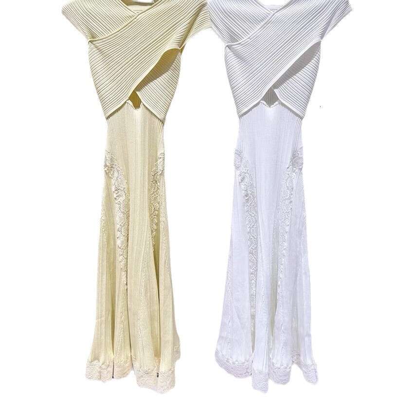 2026 Spring New Designer French Elegant and Soft Style V-neck Hollow Knitted Dress