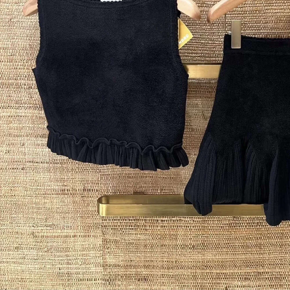 2025 Autumn/Winter New Designer Fashion Black Suede Lace Hem Knitted Tank Top Skirt Set
