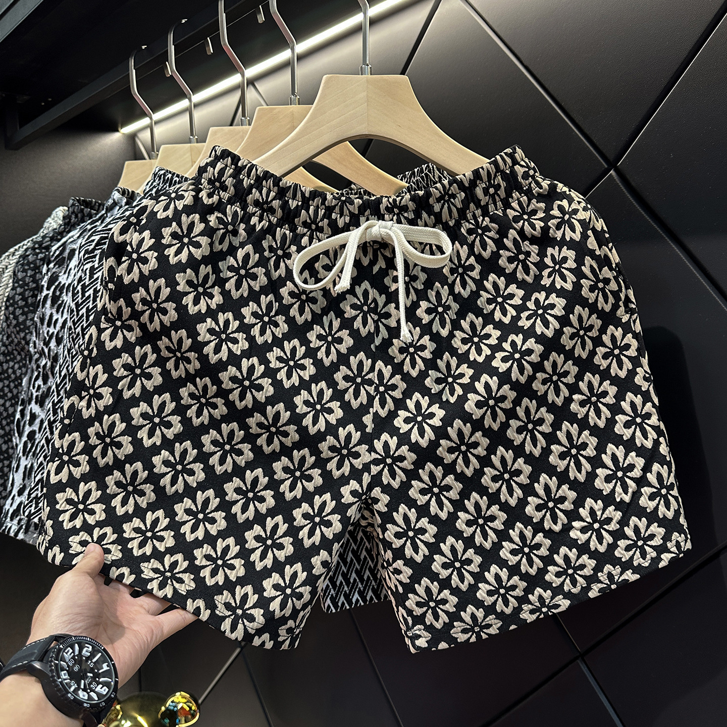 Designer Clothes Light Luxury Trendy Brand Men's Shorts Summer Luxury Brand New Loose Four-Quarter Beach Shorts Retro Five-Quarter Shorts Casual 