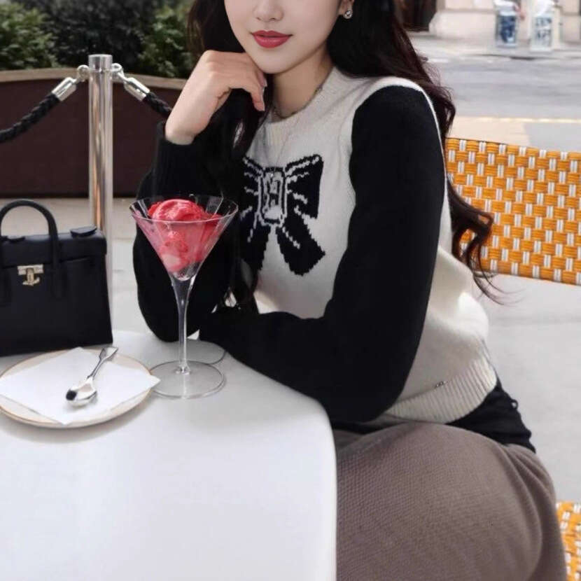 2026 Designer Autumn/Winter New Home Bow Knitted Rich Women's Style Sweater Social Top