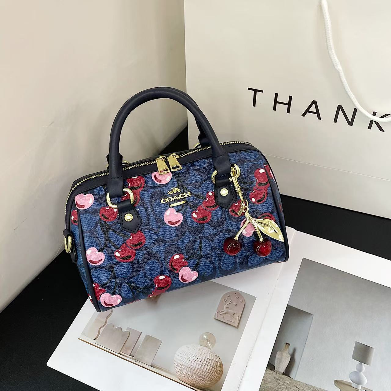 Fashion Classic Monogram print Boston bag Handbag shoulder bag crossbody bag, With Detachable Strap, Suitable For Carrying Daily Essentials, Shopping Trips, Travel