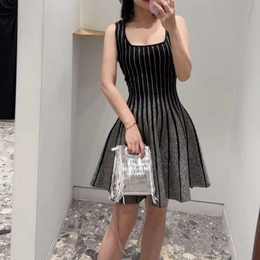 2026 autumn/winter designer fashion vertical stripe belt slim fit retro knitted short skirt children's style