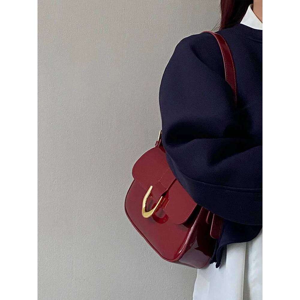 Burgundy Glossy Shoulder Bag for Women 2023 New Vintage Hasp Design Soft Leather Handbags Ladies Fashion Crossbody Bags XJ260125