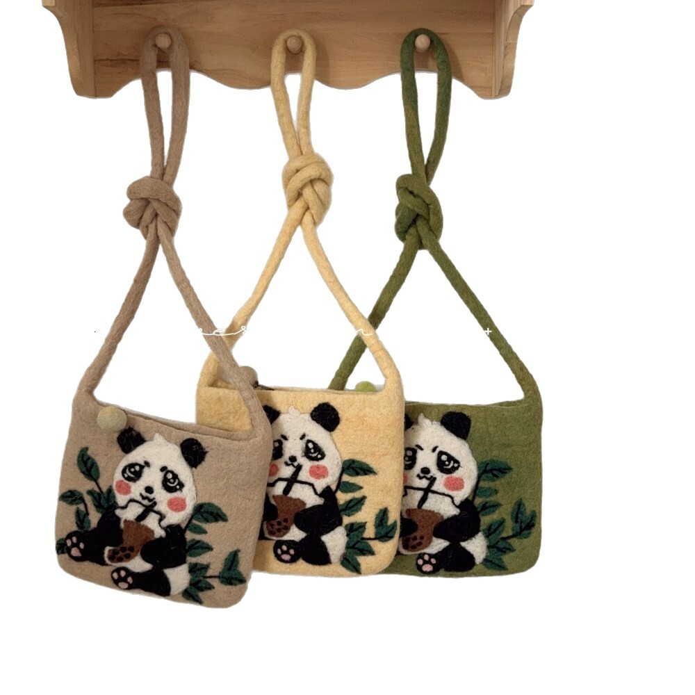 European And American Autumn Winter New Cartoon Panda Wool Felt Crossbody Cute Niche Design Shoulder Bag Fashion Accessory