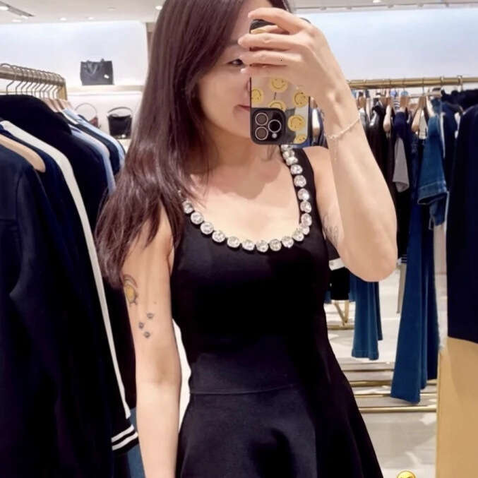 French Elegance 2026 Autumn/Winter Fashion Black Waist with Diamond Decoration U Neck Tank Top Dress