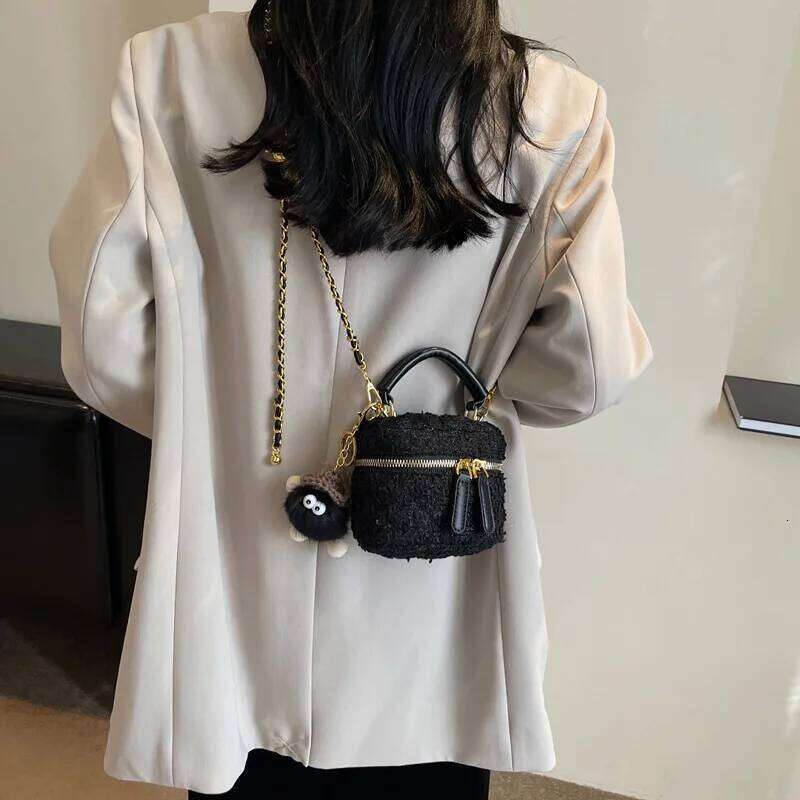 New Comfortable and Versatile Texture Crossbody for Women Stylish Handle Winter Wool Simple Leisure Box Evening Bags XJ260125