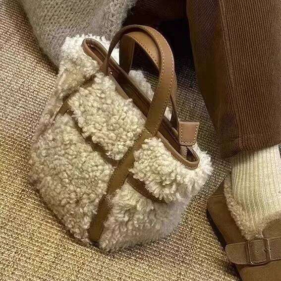 New Plush Fabric Women's Shoulder Crossbody Small Fashion Lambs Wool Fluffy Fur Winter Female Bag Designer Handbags XJ260125