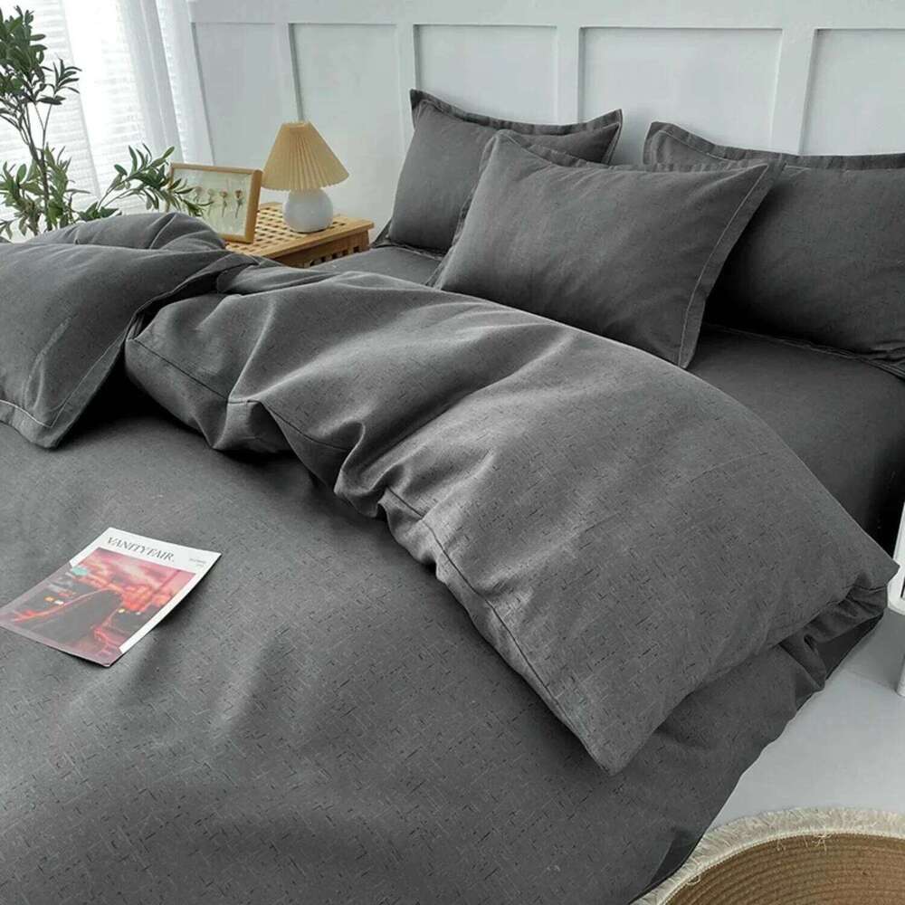 Soft and comfortable 4-piece bedding set, perfect all four seasons. This comforter set is ideal for dormitory rooms, providi Y260124