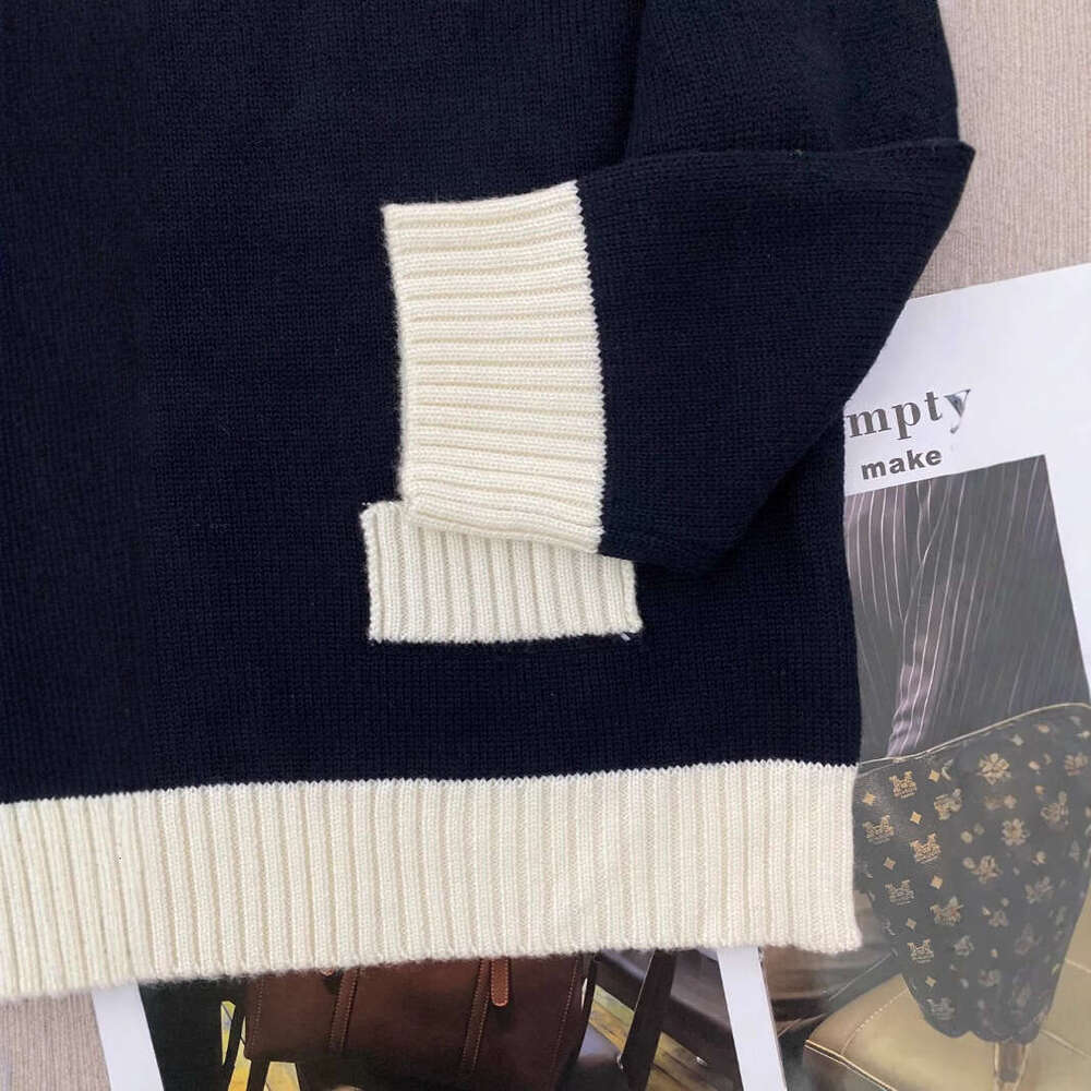 2026 Spring/Summer New French Top Fashion Celebrity Same Black and White Contrast Short Knitted Hoodie