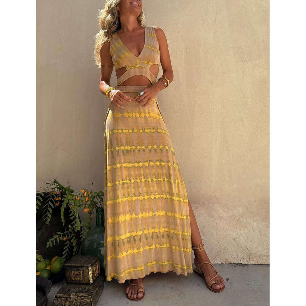 In 2026, celebrities from the European and American independent websites will wear the same printed V-neck revealing sexy slim fit dress