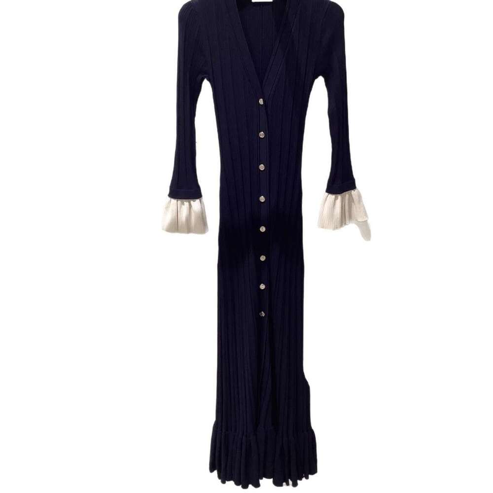 2026 autumn and winter French elegant temperament Hepburn style V-neck flared pants knitted long skirt