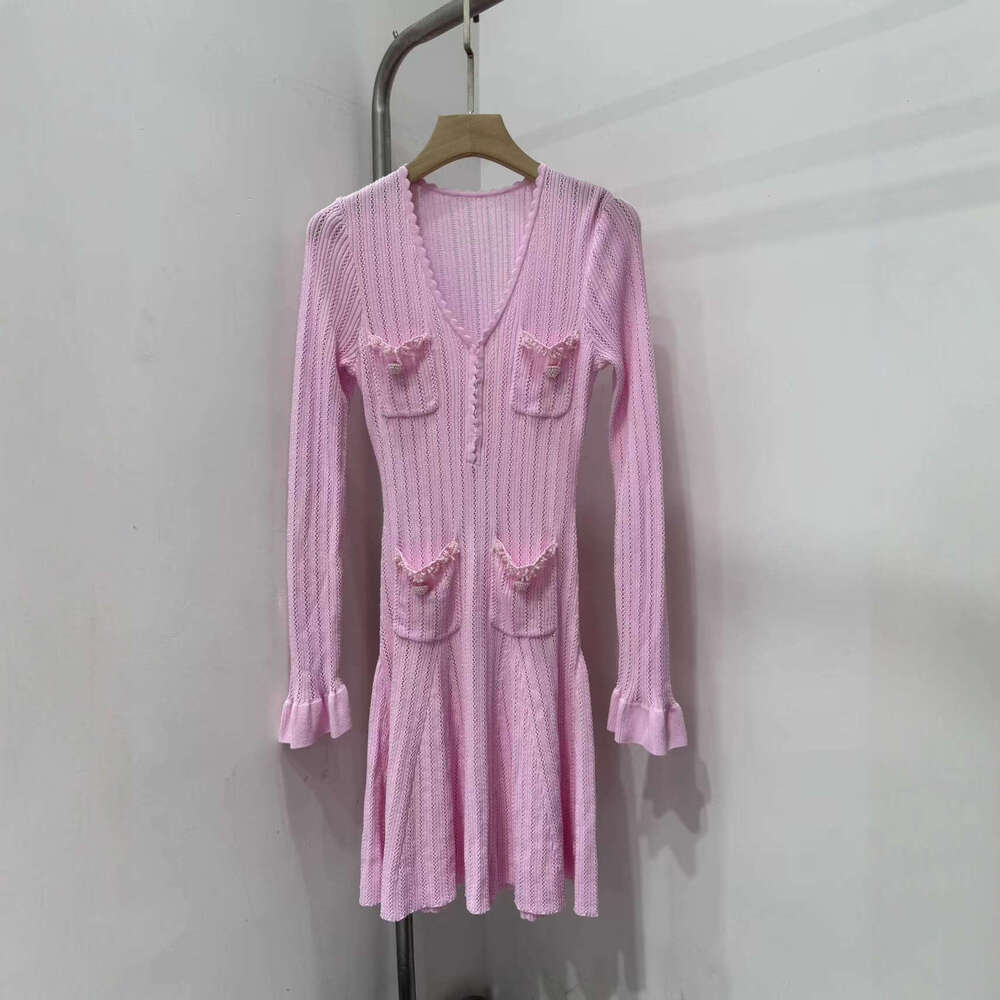 2025 French designer niche autumn and winter elegant social style V-neck mermaid women's knitted dress