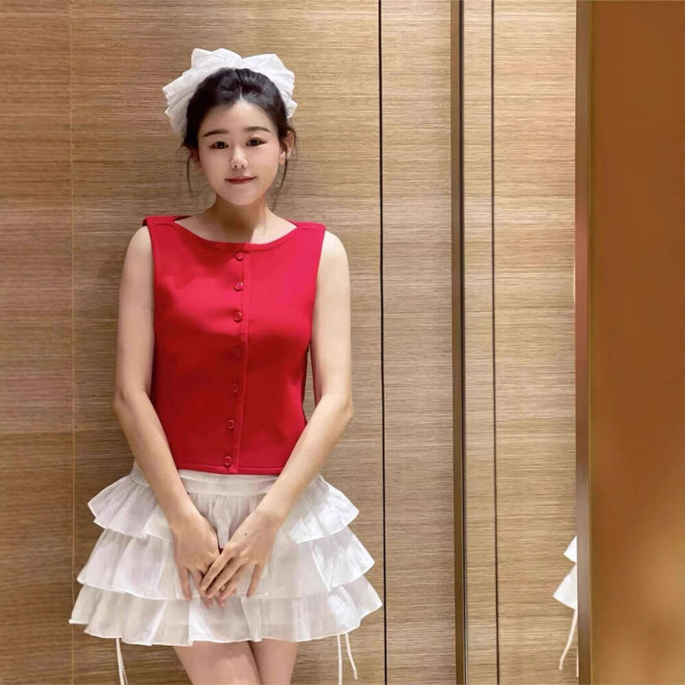 2026 French Elegant Designer Spring/Summer New Red Button Sleeveless Knitted Cardigan Vest Women's Skirt Set