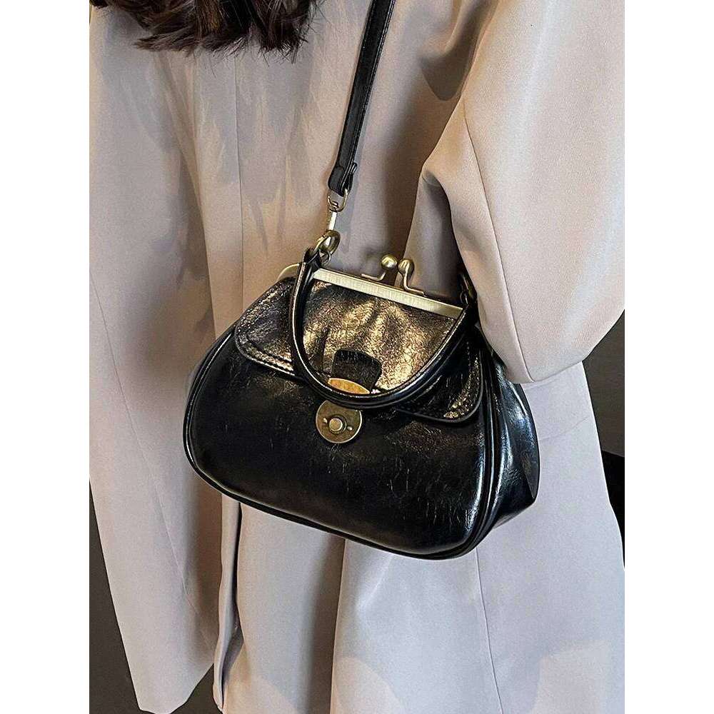 Women's New High Quality Texture Crossbody Bag Autumn Winter Retro Versatile Single Shoulder Fashion Trend PU Solid Handbag XJ260125
