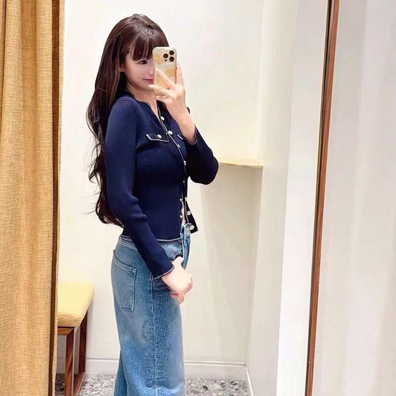 2026 autumn and winter new French elegant designer multifunctional color block metal buckle slim fit knitted cardigan top