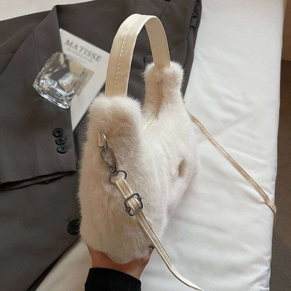 Autumn and Winter Soft Small Milk New Niche Portable Commuting Versatile Plush Bag, Crossbody Bag XJ260125