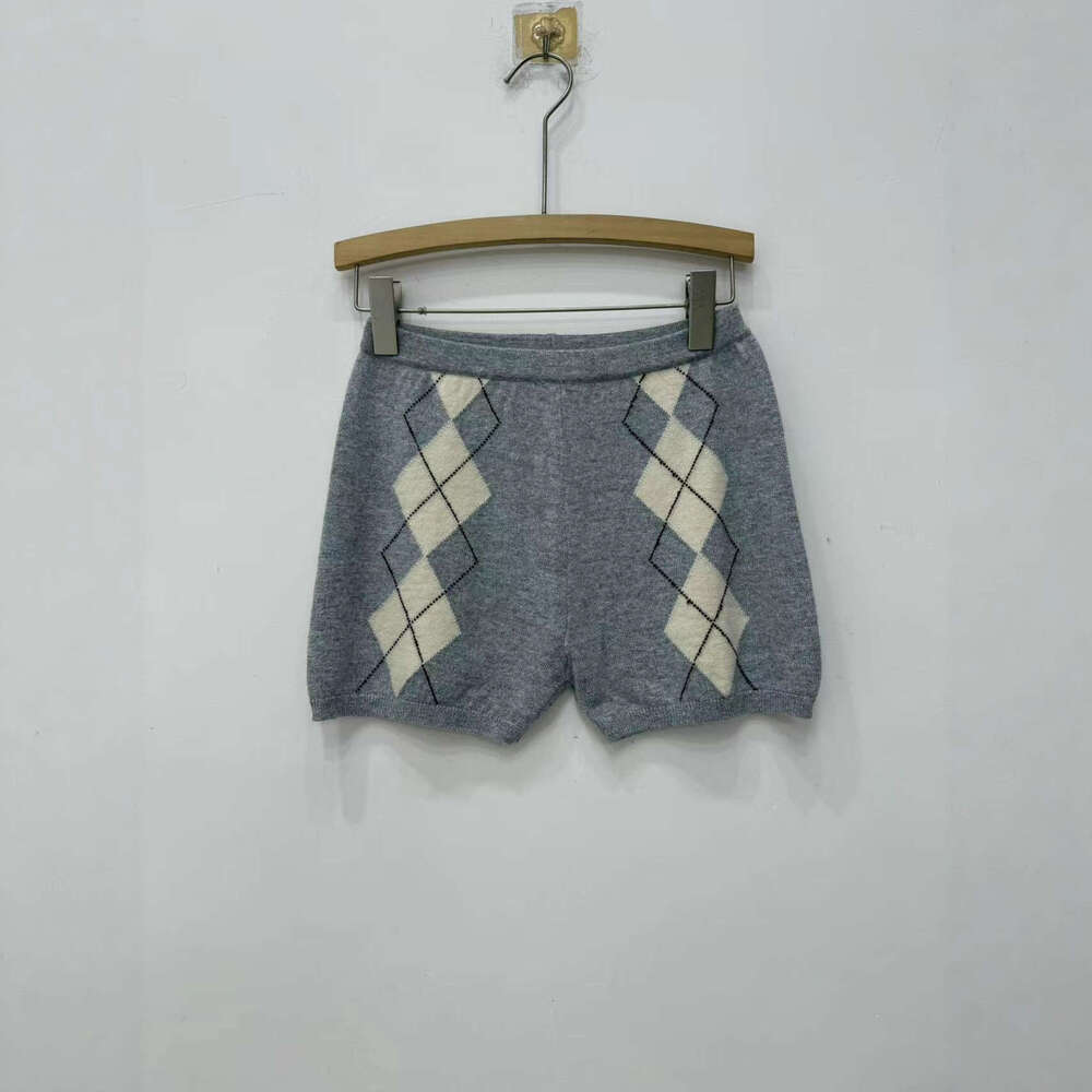 French Elegance 2026 Autumn/Winter Academy Style Diamond Plaid Collar Knitted Sweater Top Slimming Shorts Set