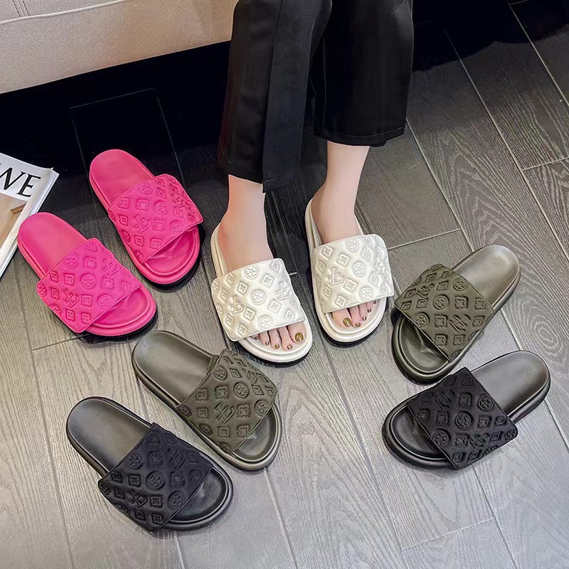 New hot free shipping slippers for womens flat slippers black white rose red green Fashionable and versatile outdoor beach slippers