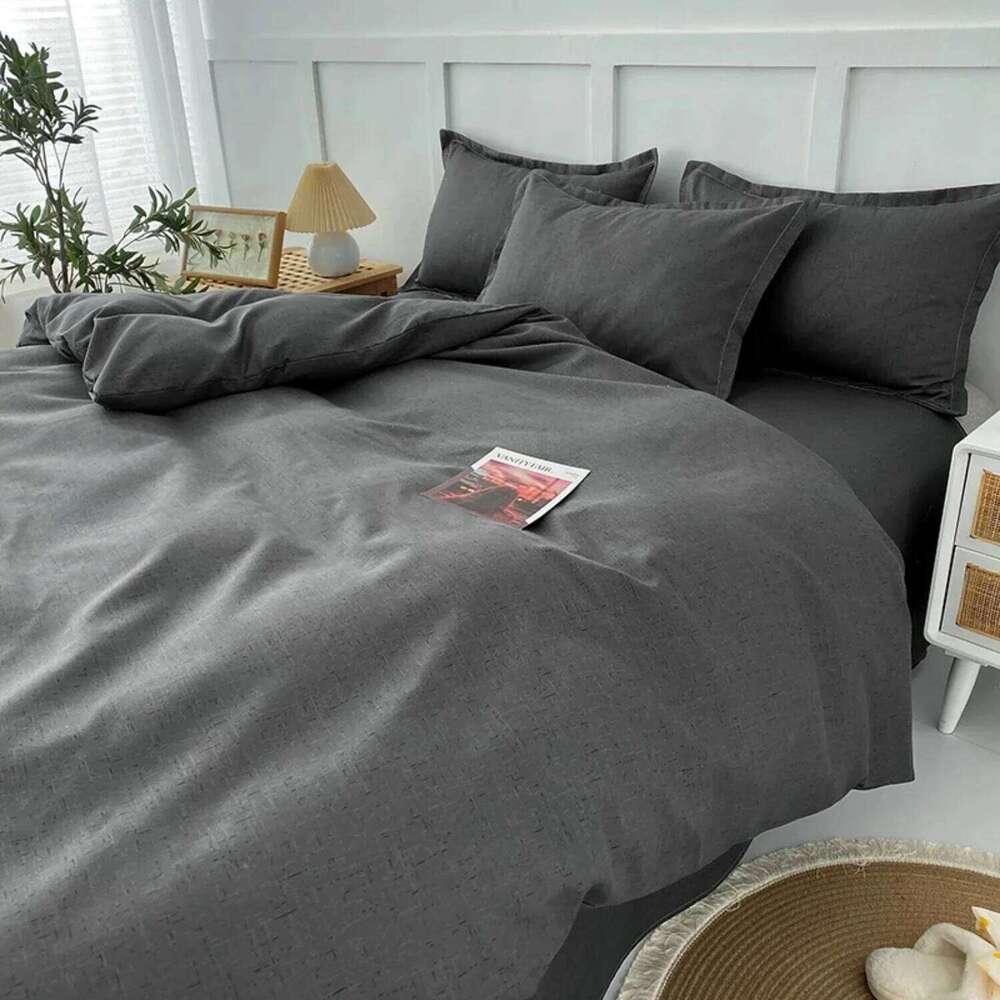 Soft and comfortable 4-piece bedding set, perfect all four seasons. This comforter set is ideal for dormitory rooms, providi Y260124